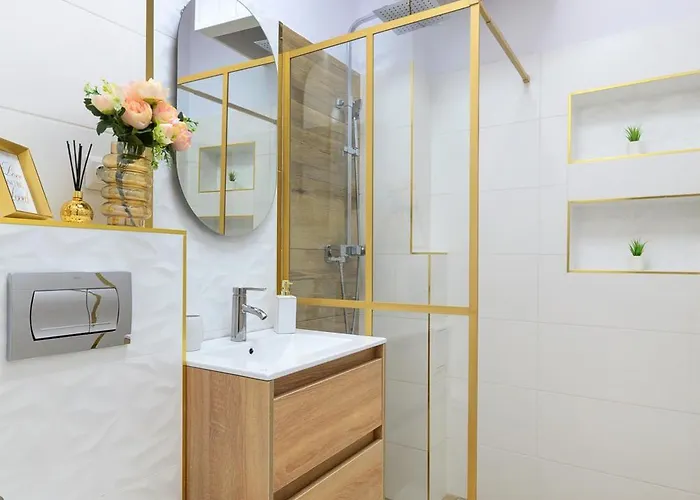 White & Gold Boedapest